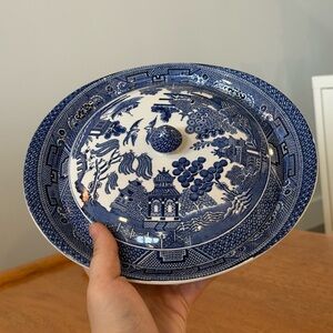 Mint Condition Vintage Johnson Bros Blue Willow Lidded Casserole Dish England